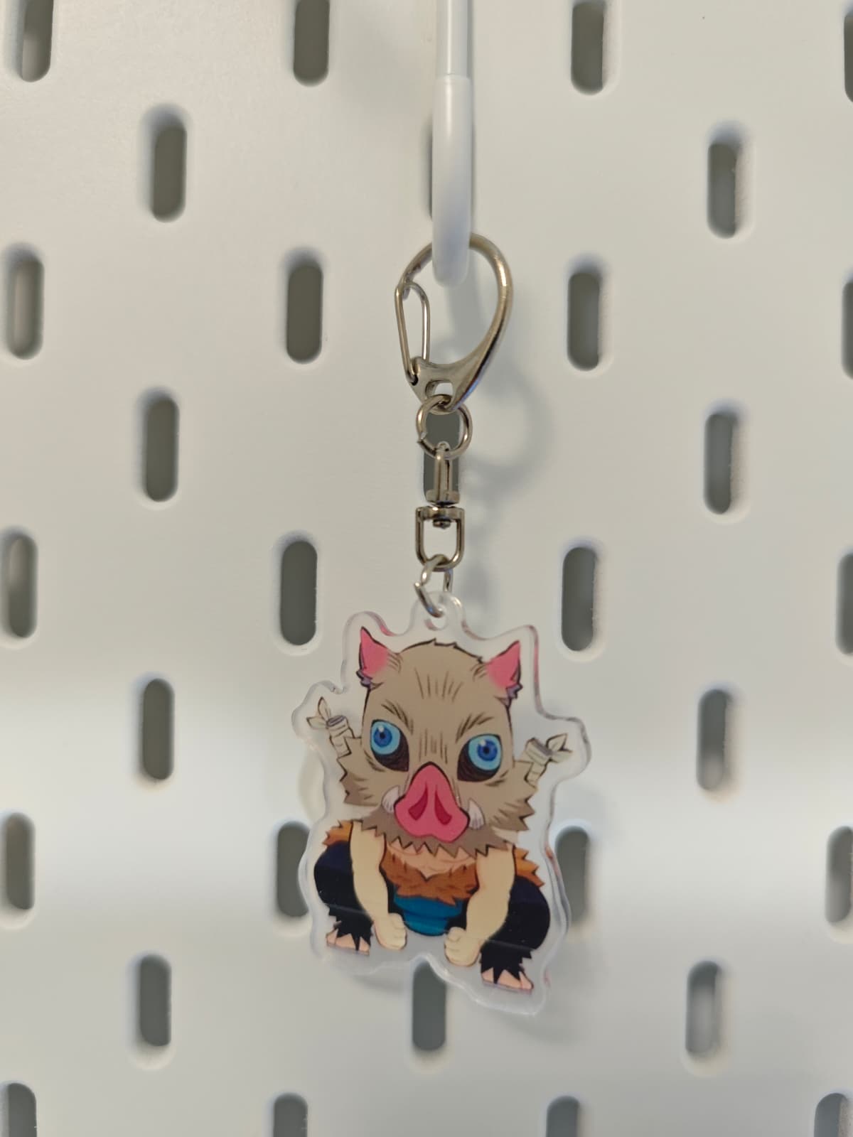 Breloc acrilic Inosuke în stil chibi - Demon Slayer