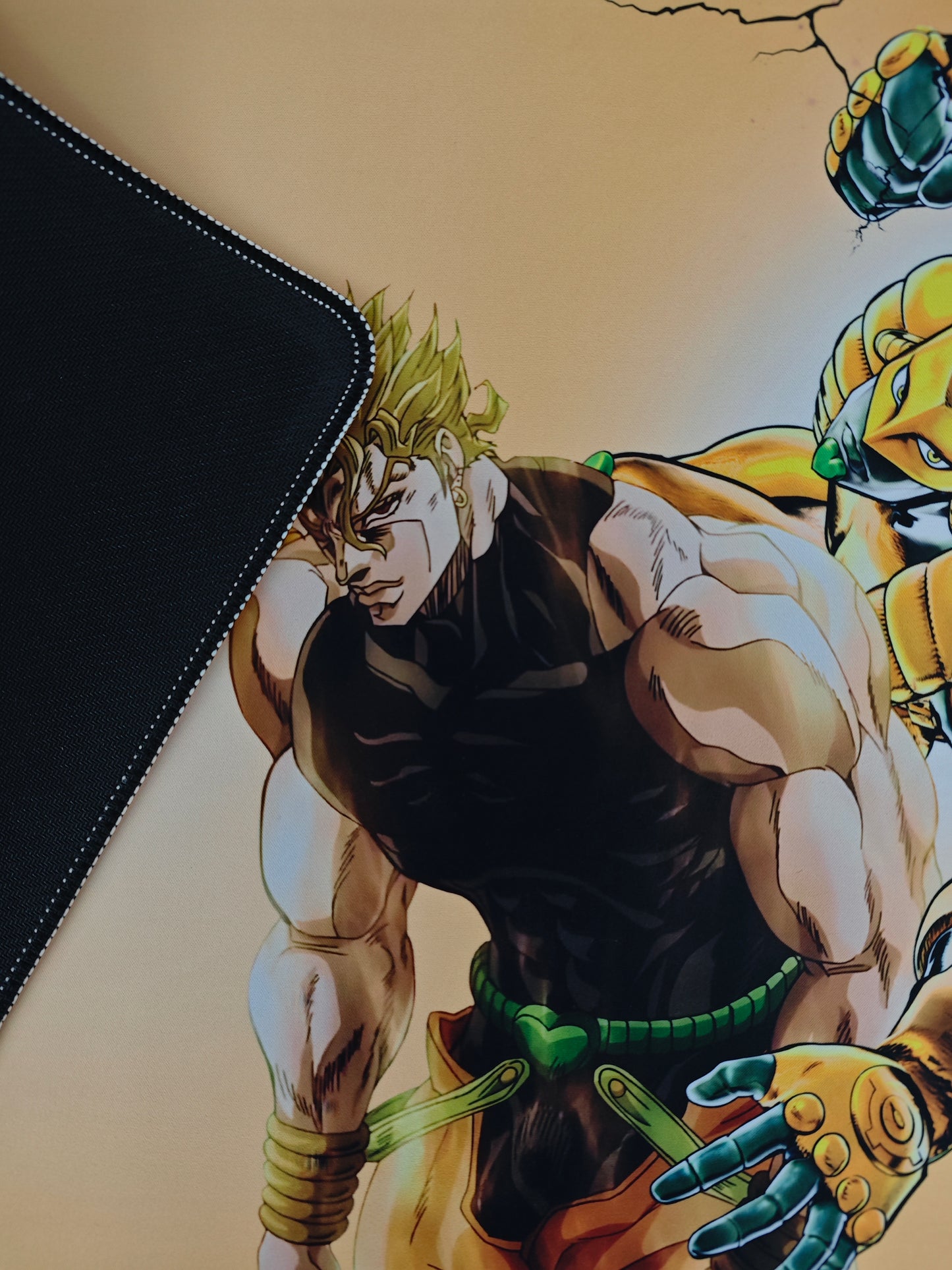 Mousepad cu Dio Brando din seria Jojo detaliu cu cauciuc aderent