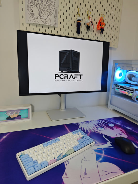 Mousepad din seria Jujutsu Kaisen cu personajul Gojo si tehnica Hollow Purple cu setup complet de gaming