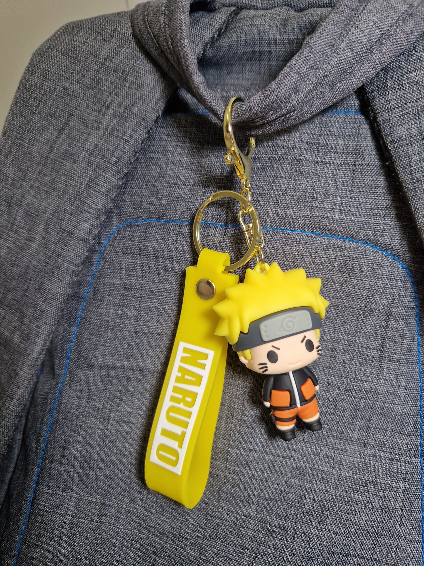 Breloc cu Naruto Uzumaki in varianta portocalie pe ghiozdan