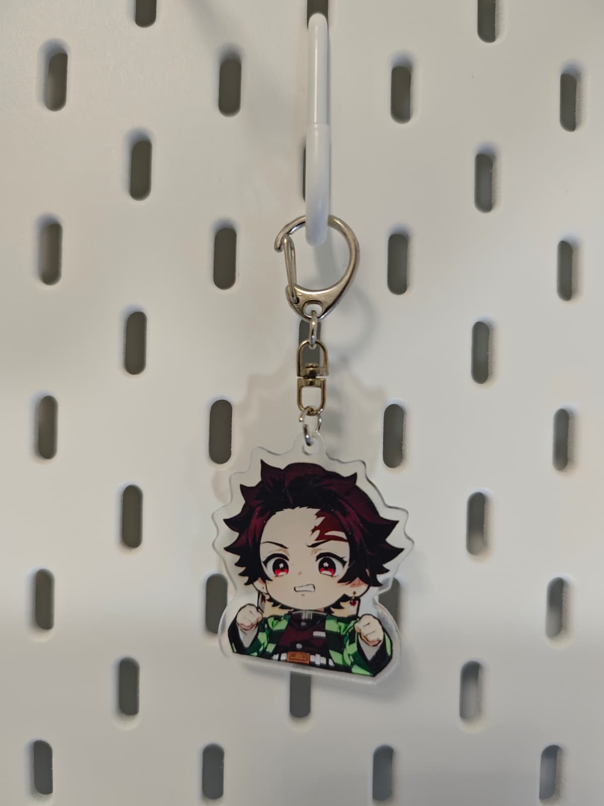 Breloc acrilic Tanjiro în stil chibi - Demon Slayer