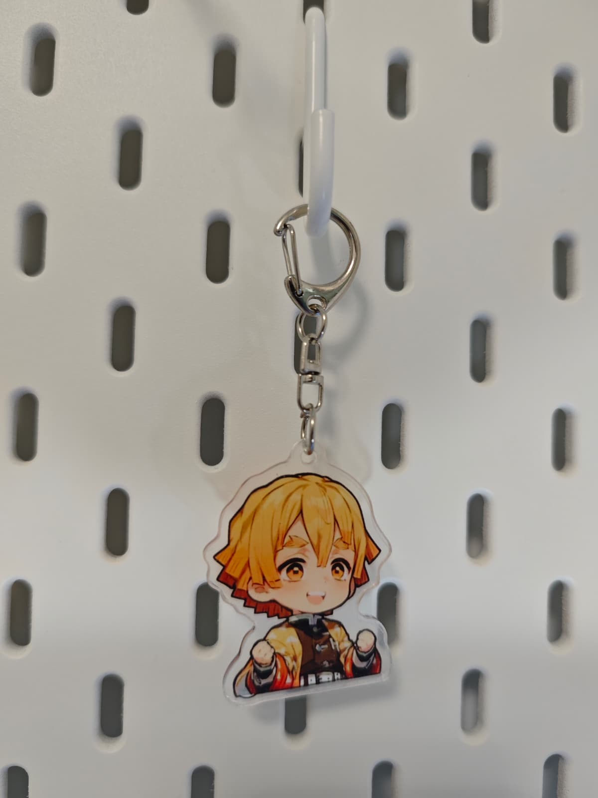 Breloc acrilic Zenitsu în stil chibi - Demon Slayer