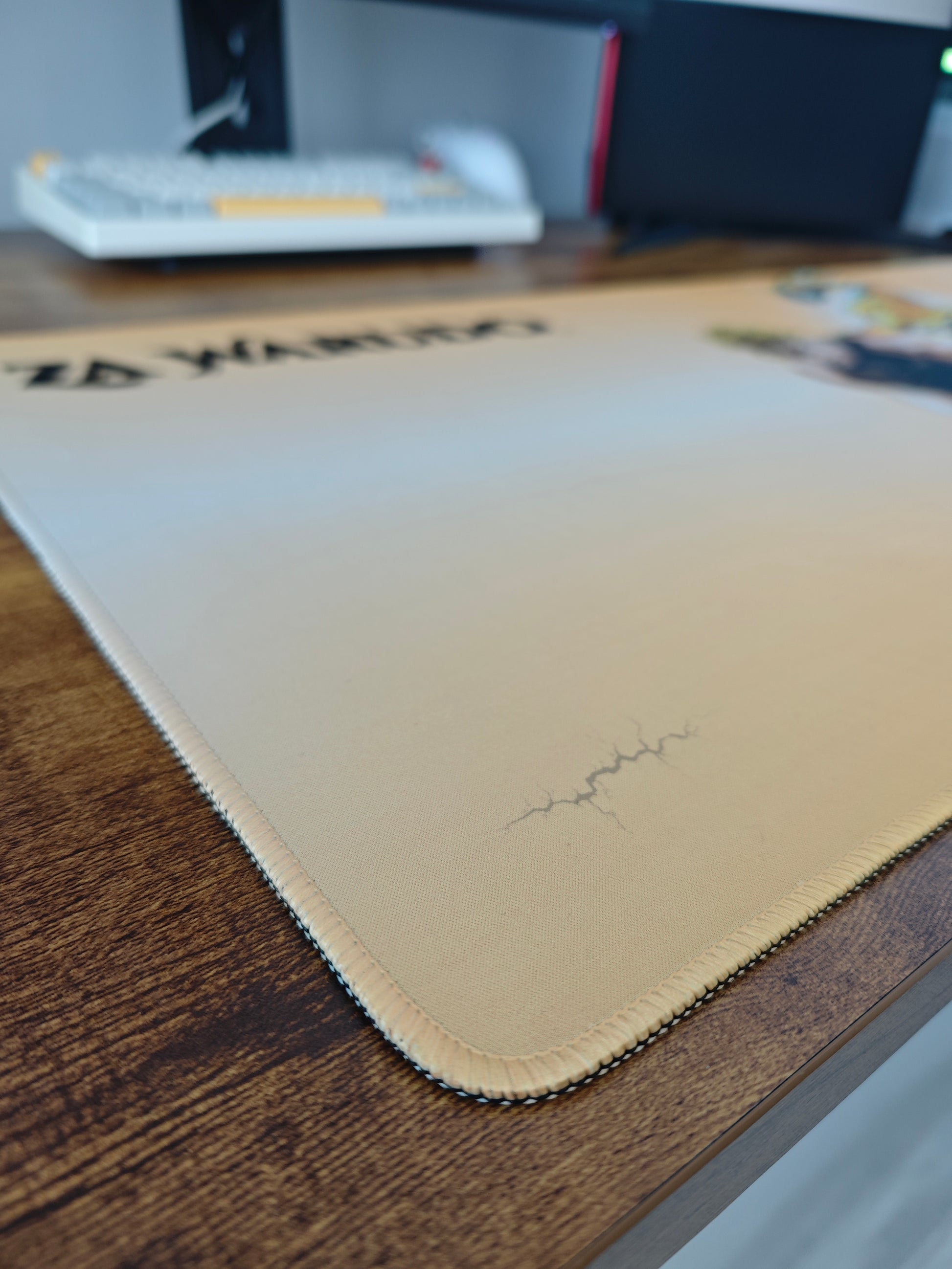 Mousepad cu Dio Brando din seria Jojo detaliu cu margine cusuta