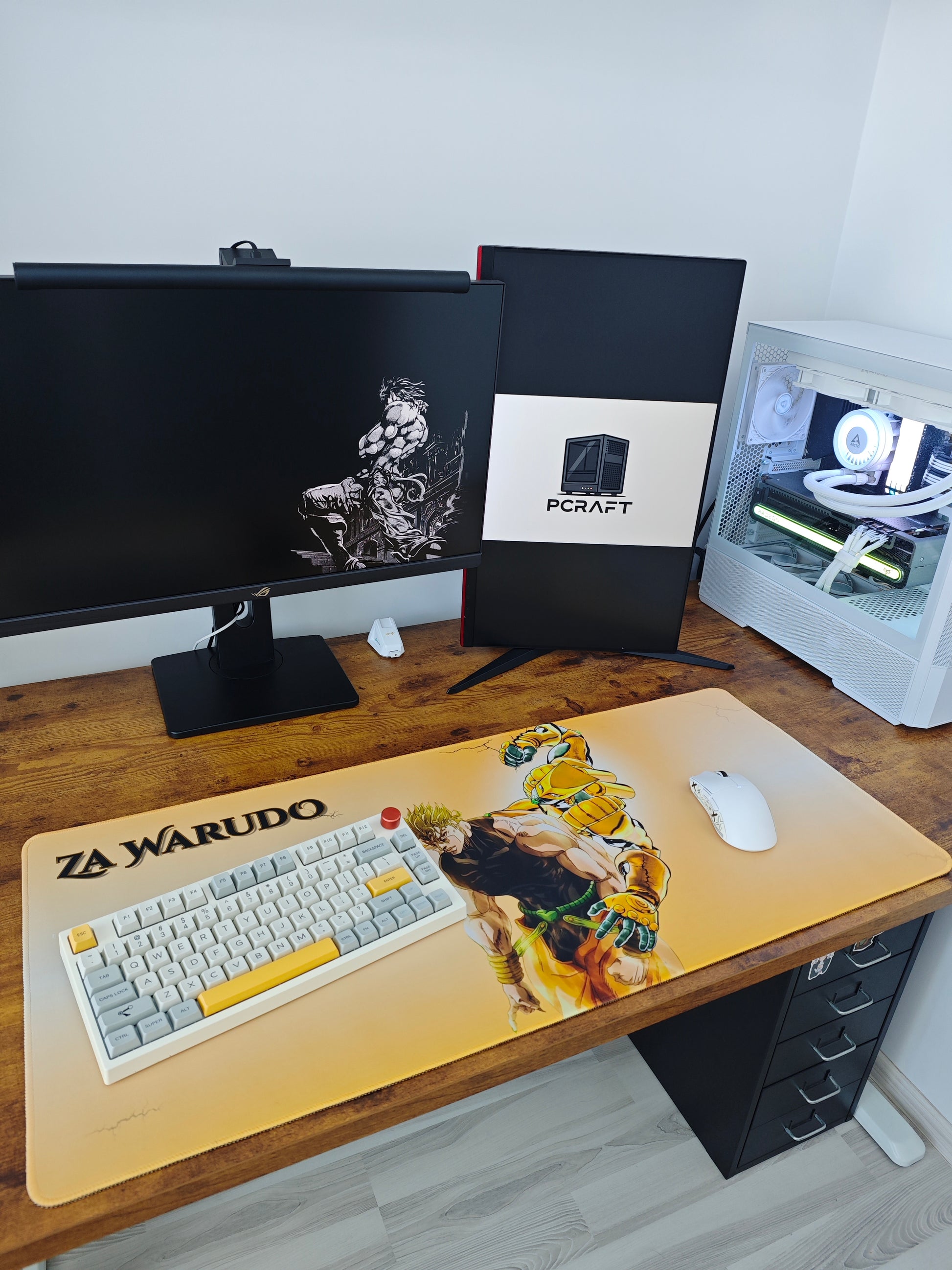 Mousepad cu Dio Brando din seria Jojo cu setup complet pe birou