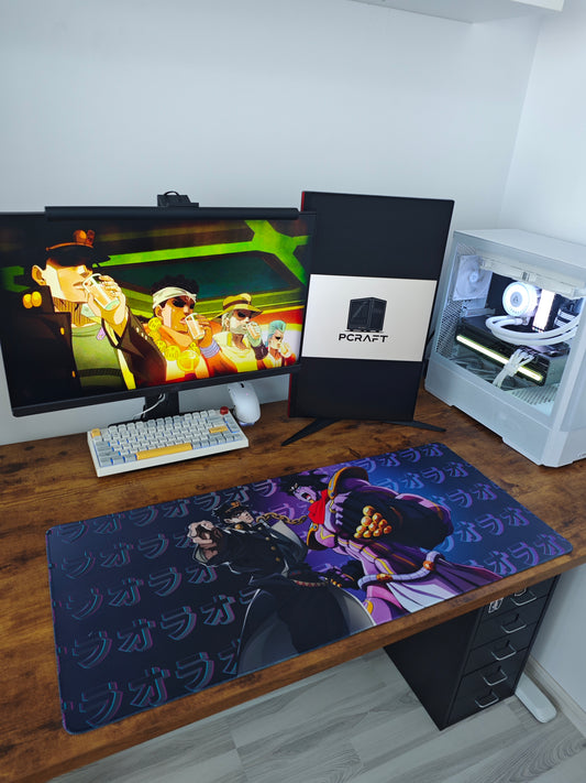 Mousepad cu Jotaro Kujo din seria Jojo pe birou