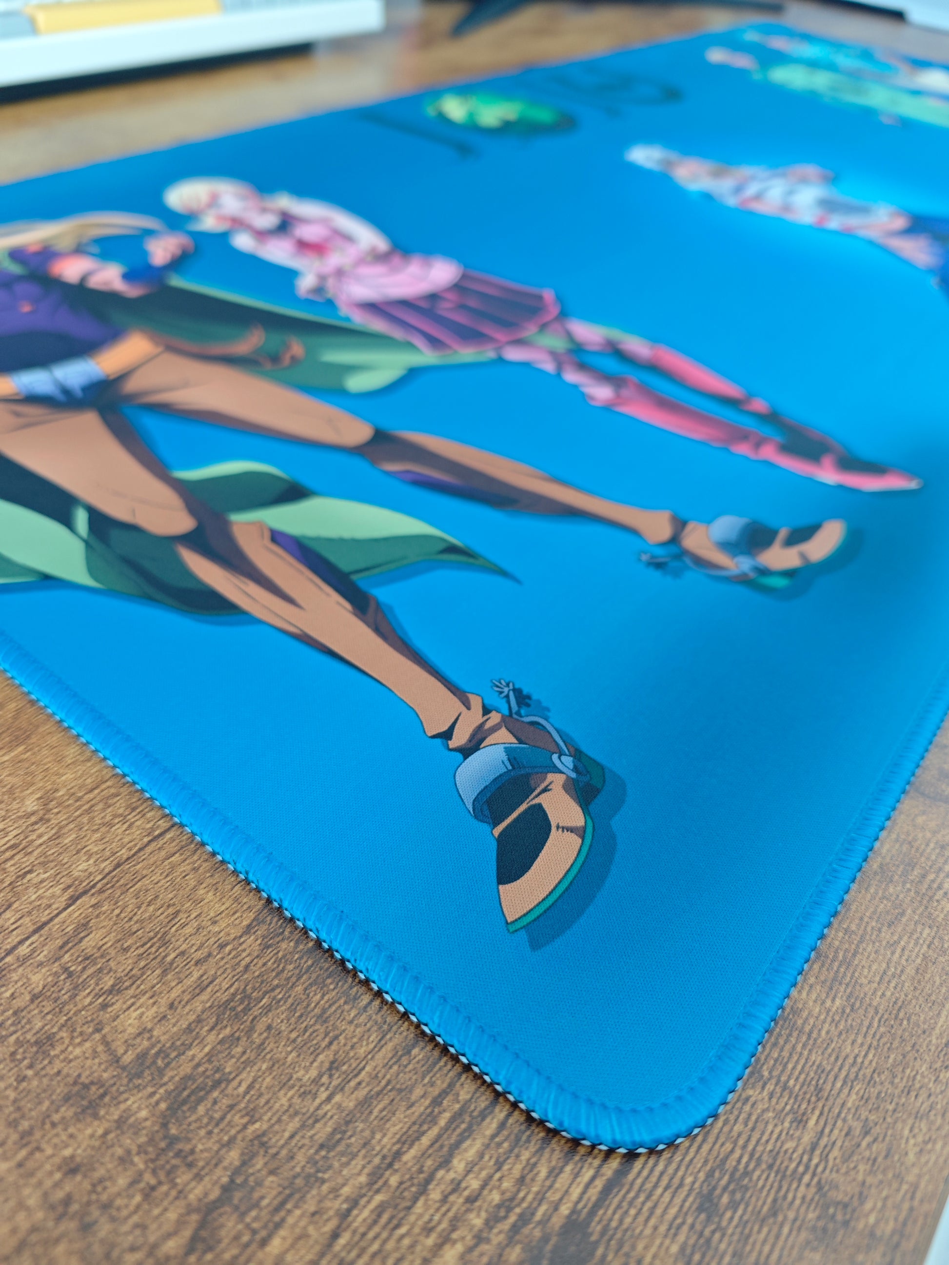 Mousepad Steel Ball Run din seria Jojo detaliu cu margine cusuta