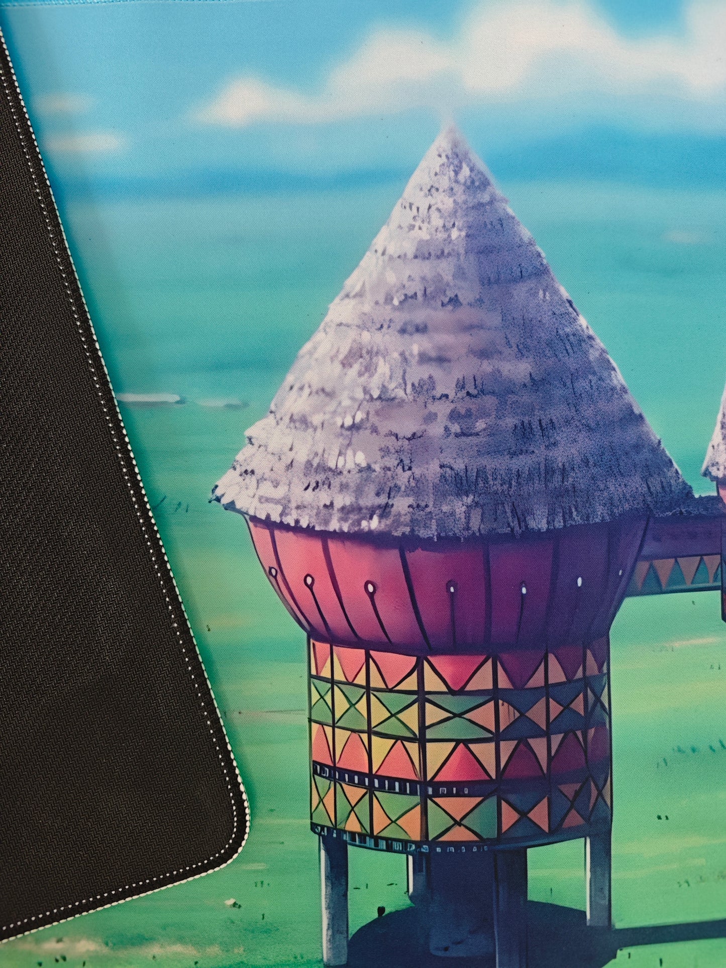 Mousepad cu peisaj verde din seria Hunter X Hunter cu detaliu pe cauciucul aderent