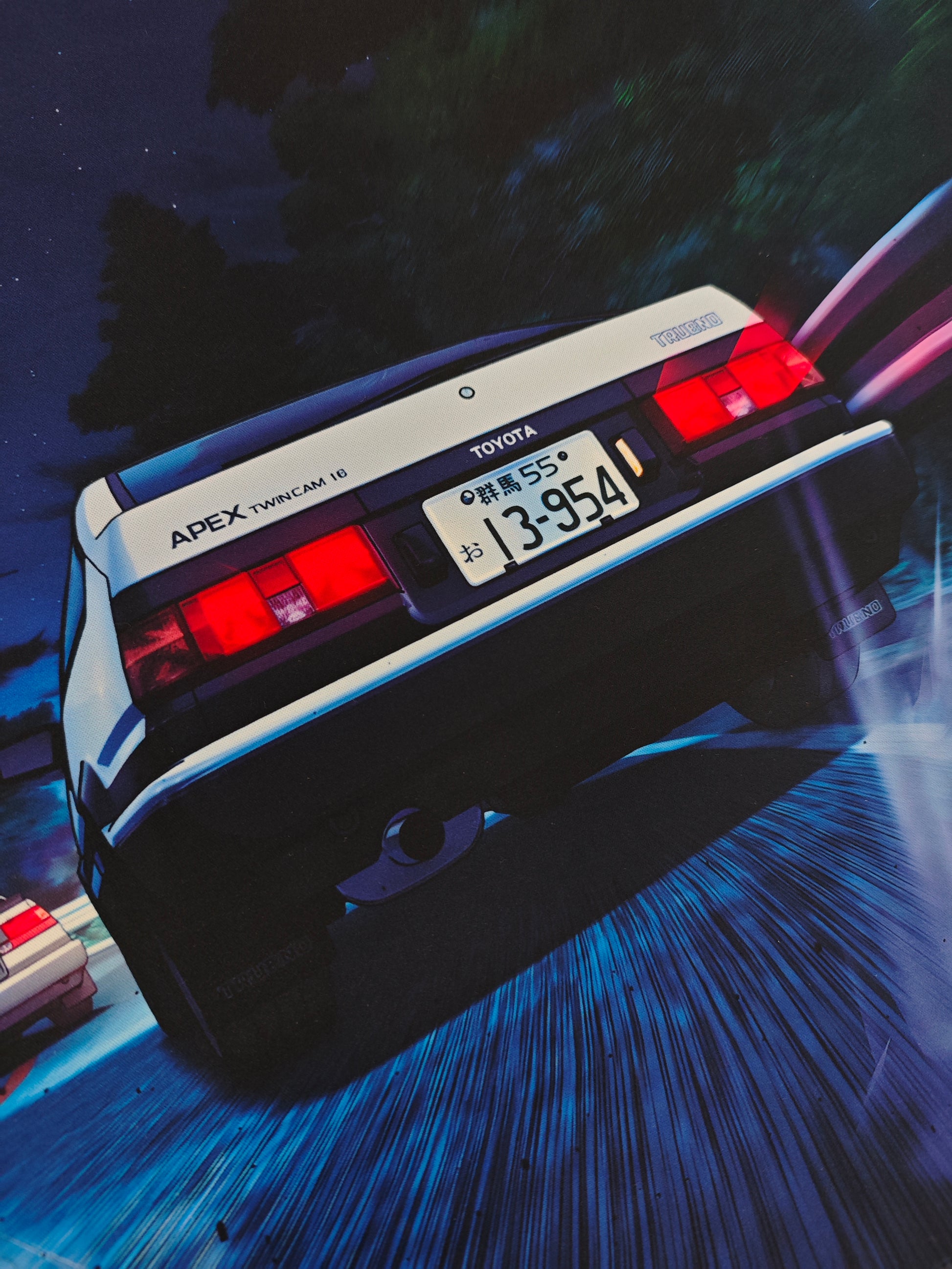 Mousepad din seria Initial D cu Toyota AE86 in fundal close-up