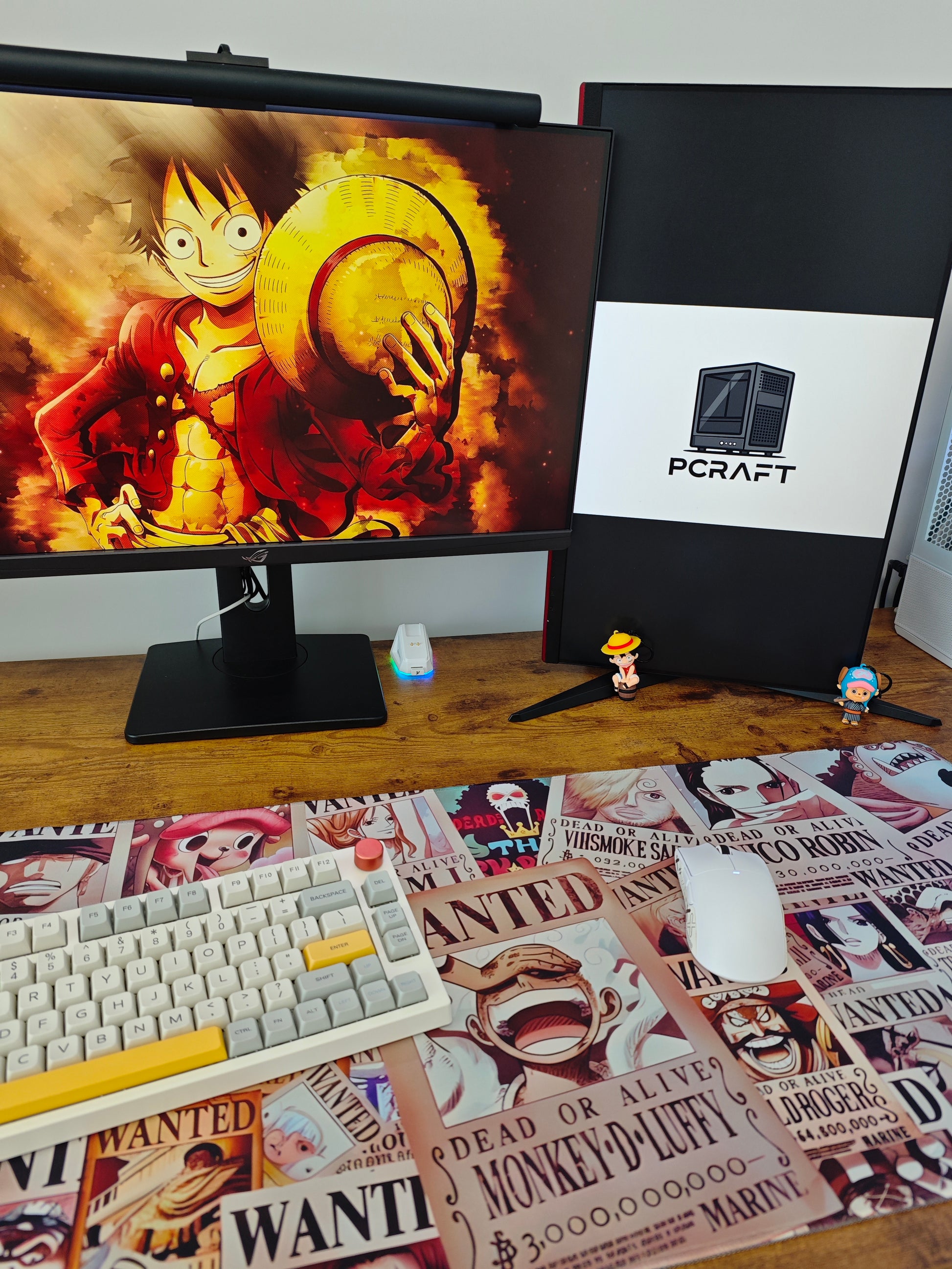 Mousepad din seria One Piece cu posterele personajelor close-up
