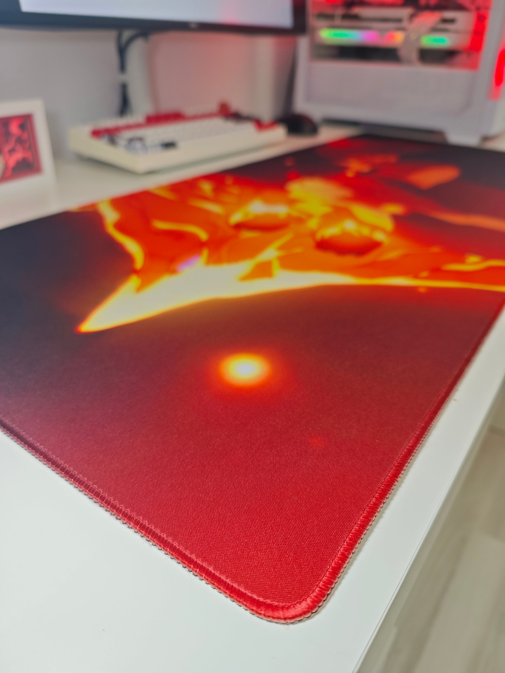 Mousepad din seria Jujutsu Kaisen cu personajul Sukuna cu detaliu pe marginea cusuta